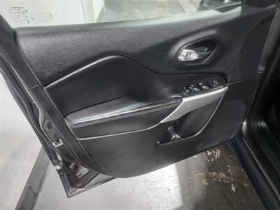 2018 Jeep Cherokee Latitude Plus  AWD - Photo 15 - Rochelle, IL 61068