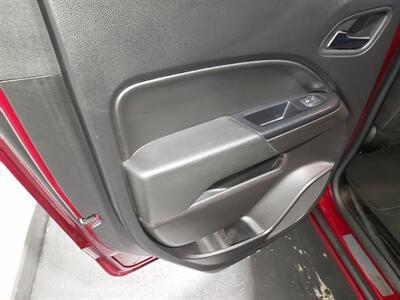 2019 Chevrolet Colorado LT CREW CAB 4X4 - Photo 17 - Rochelle, IL 61068