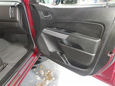 2019 Chevrolet Colorado LT CREW CAB 4X4 - Photo 19 - Rochelle, IL 61068