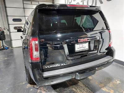 2019 GMC Yukon XL SLT   - Photo 8 - Rochelle, IL 61068