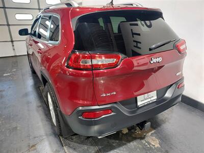 2015 Jeep Cherokee Latitude  SUV 4X4 - Photo 9 - Rochelle, IL 61068