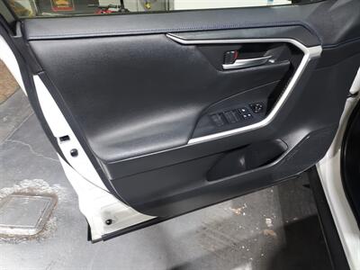 2019 Toyota RAV4 Hybrid XSE SUV - Photo 15 - Rochelle, IL 61068