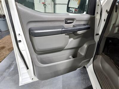 2017 Nissan NV 2500 HD S  CARGO VAN - Photo 12 - Rochelle, IL 61068