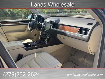 2013 Volkswagen Touareg VR6 LUX /Sport AWD - Photo 9 - Sacramento, CA 95815