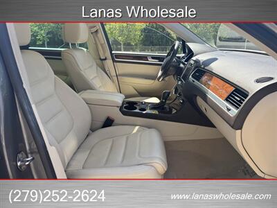 2013 Volkswagen Touareg VR6 LUX /Sport AWD - Photo 8 - Sacramento, CA 95815