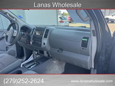 2013 Nissan Frontier SV 4X4   - Photo 9 - Sacramento, CA 95825
