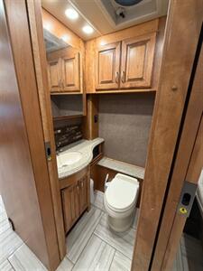 2018 American Coach XCM Chassis   - Photo 18 - Mannford, OK 74044