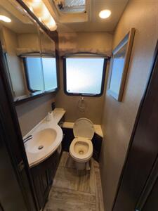2016 Thor Venetian 42T   - Photo 17 - Mannford, OK 74044