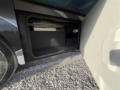 2013 Itasca Meridian Cummins   - Photo 10 - Mannford, OK 74044