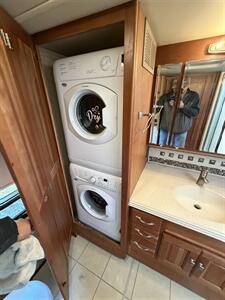 2013 Itasca Meridian Cummins   - Photo 24 - Mannford, OK 74044