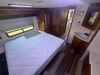 2005 American Coach tradition 42   - Photo 16 - Mannford, OK 74044