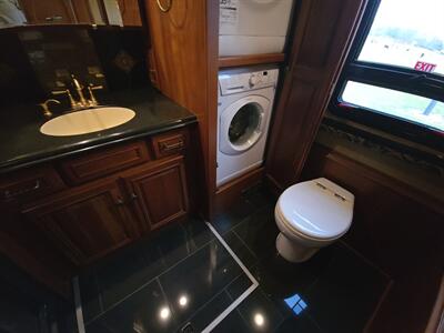 2016 WINNEBAGO ELLIPSE ULTRA   - Photo 16 - Mannford, OK 74044