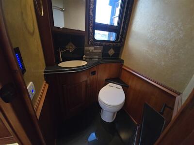 2016 WINNEBAGO ELLIPSE ULTRA   - Photo 11 - Mannford, OK 74044