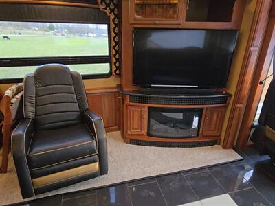 2016 WINNEBAGO ELLIPSE ULTRA   - Photo 7 - Mannford, OK 74044