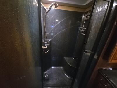 2016 WINNEBAGO ELLIPSE ULTRA   - Photo 15 - Mannford, OK 74044