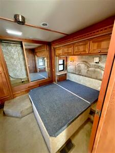 2009 Tiffin Phaeton 36QS 8.3 big motor - Photo 14 - Mannford, OK 74044