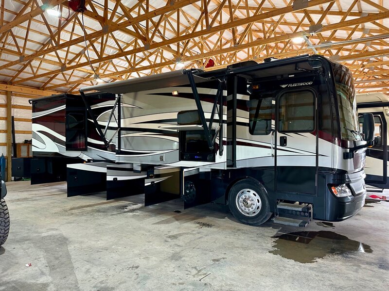 2017 Pace-Arrow M38K   - Photo 1 - Mannford, OK 74044