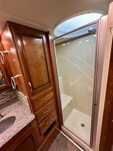 2017 Pace-Arrow M38K   - Photo 21 - Mannford, OK 74044