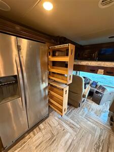 2017 Thor Venetian 36G 400 HP cummis - Photo 21 - Mannford, OK 74044