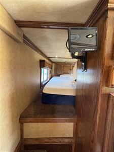 2016 Platinum Coach Horse Trailer   - Photo 13 - Mannford, OK 74044