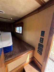 2016 Platinum Coach Horse Trailer   - Photo 14 - Mannford, OK 74044