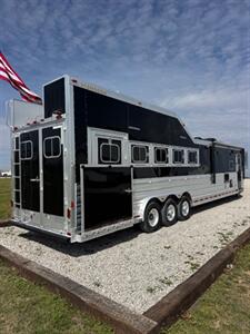 2016 Platinum Coach Horse Trailer   - Photo 23 - Mannford, OK 74044