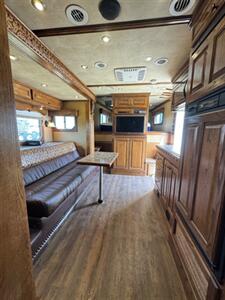 2016 Platinum Coach Horse Trailer   - Photo 16 - Mannford, OK 74044