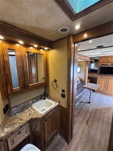 2016 Platinum Coach Horse Trailer   - Photo 17 - Mannford, OK 74044
