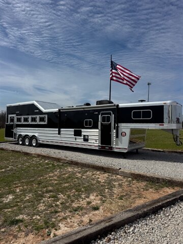2016 Platinum Coach Horse Trailer   - Photo 1 - Mannford, OK 74044