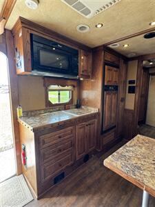 2016 Platinum Coach Horse Trailer   - Photo 19 - Mannford, OK 74044