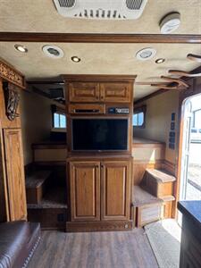 2016 Platinum Coach Horse Trailer   - Photo 15 - Mannford, OK 74044