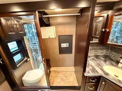 2016 Tiffin 40QBH   - Photo 10 - Mannford, OK 74044