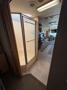 2005 Fleetwood Discovery 39S   - Photo 15 - Mannford, OK 74044