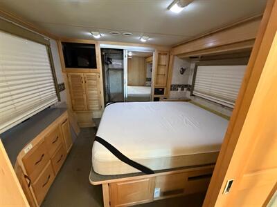 2005 Fleetwood Discovery 39S   - Photo 12 - Mannford, OK 74044