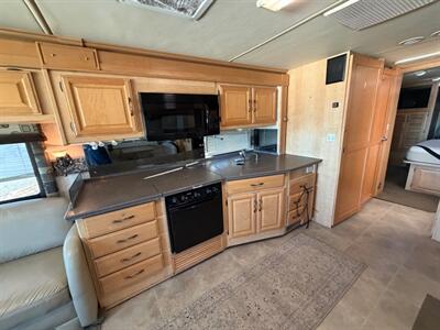 2005 Fleetwood Discovery 39S   - Photo 10 - Mannford, OK 74044