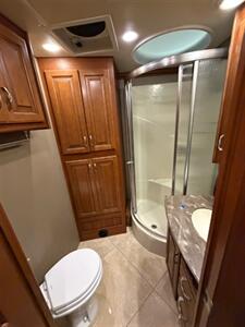 2015 Fleetwood Discovery 40X 380 hp   - Photo 17 - Mannford, OK 74044