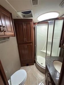 2015 Fleetwood Discovery 40X   - Photo 7 - Mannford, OK 74044
