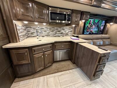 2019 Fleetwood Discovery   - Photo 12 - Mannford, OK 74044
