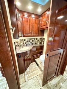 2017 FLEETWOOD DISCOVERY - Photo 9 - Mannford, OK 74044