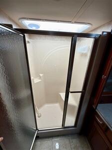 2011 Winnebago Tour 42QD   - Photo 41 - Mannford, OK 74044