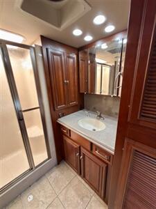 2011 Winnebago Tour 42QD   - Photo 39 - Mannford, OK 74044