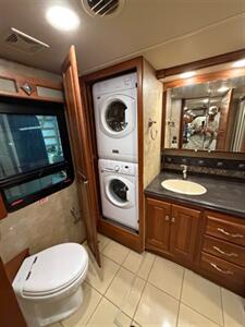 2015 Winnebago Meridian IKP40R - Photo 18 - Mannford, OK 74044