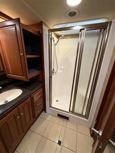 2015 Winnebago Meridian IKP40R - Photo 19 - Mannford, OK 74044