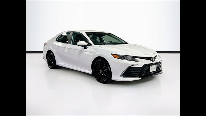 2021 Toyota Camry LE   - Photo 1 - Albany, GA 31721