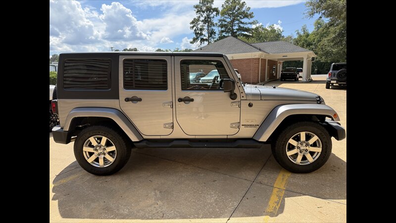 2015 Jeep Wrangler Unlimited Sahara - Photo 6 - Albany, GA 31721