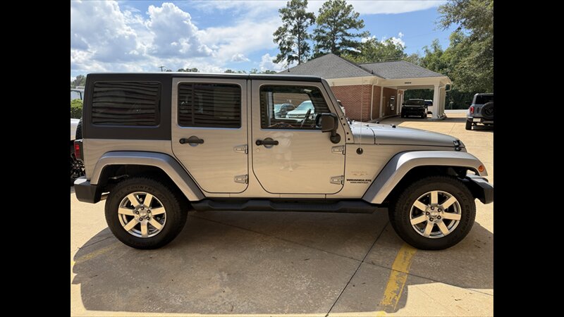2015 Jeep Wrangler Unlimited Sahara - Photo 7 - Albany, GA 31721