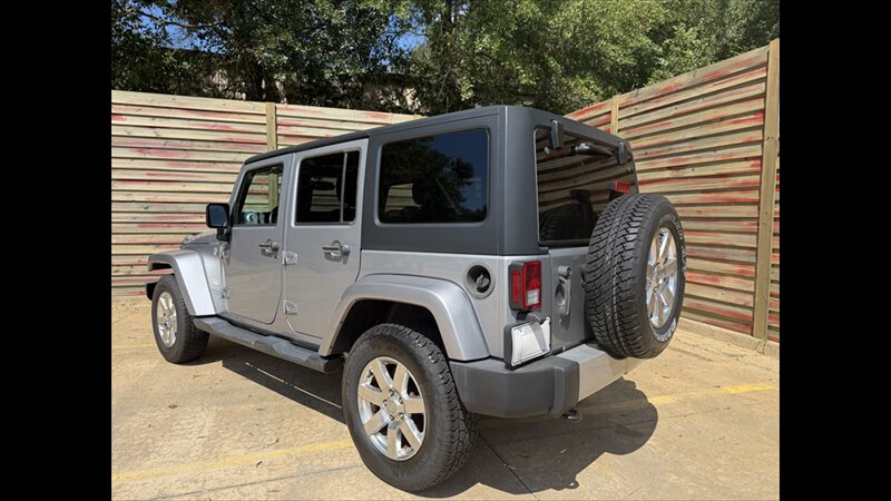 2015 Jeep Wrangler Unlimited Sahara - Photo 8 - Albany, GA 31721