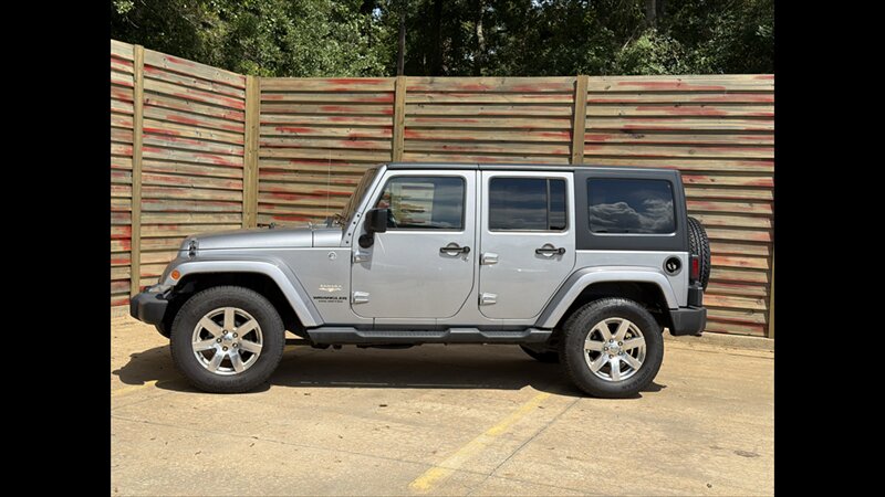 2015 Jeep Wrangler Unlimited Sahara - Photo 2 - Albany, GA 31721
