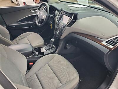 2017 Hyundai SANTA FE SE - Photo 11 - Fresno, CA 93722