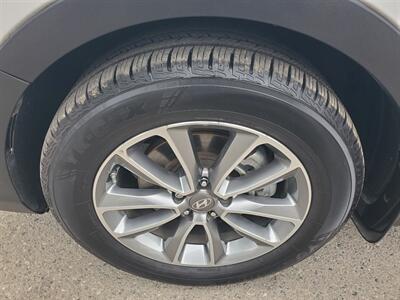 2017 Hyundai SANTA FE SE - Photo 14 - Fresno, CA 93722